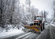 Maltempo in Toscana, frane e bufera di neve